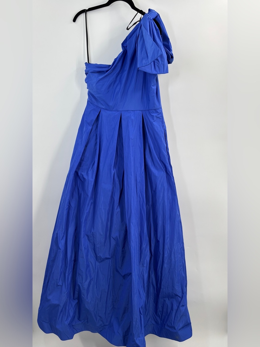 Donna Karan Bow-Trim One-Shoulder Gown - Picture 5 of 5